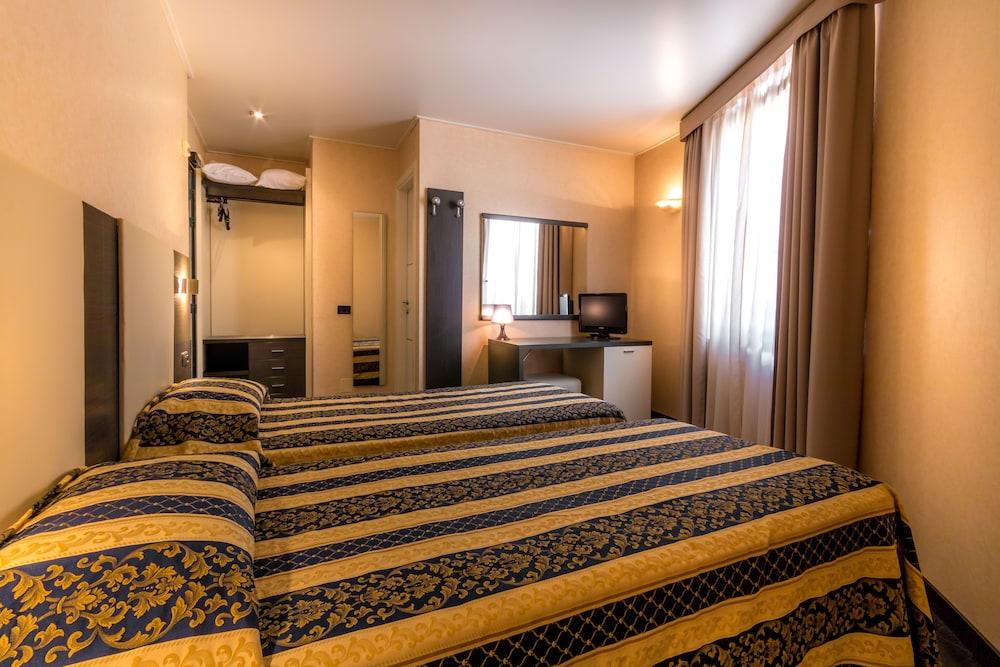 בוסוליי Alfred Hotels Monaco - Ex Forum - Hotel Renove מראה חיצוני תמונה